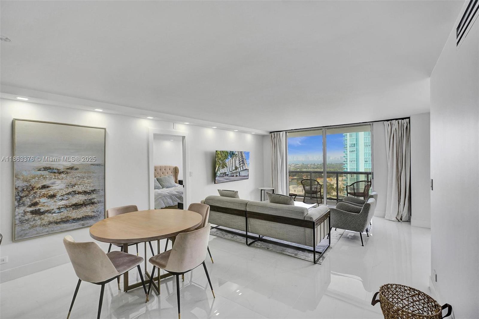 6039 Collins Ave #1736