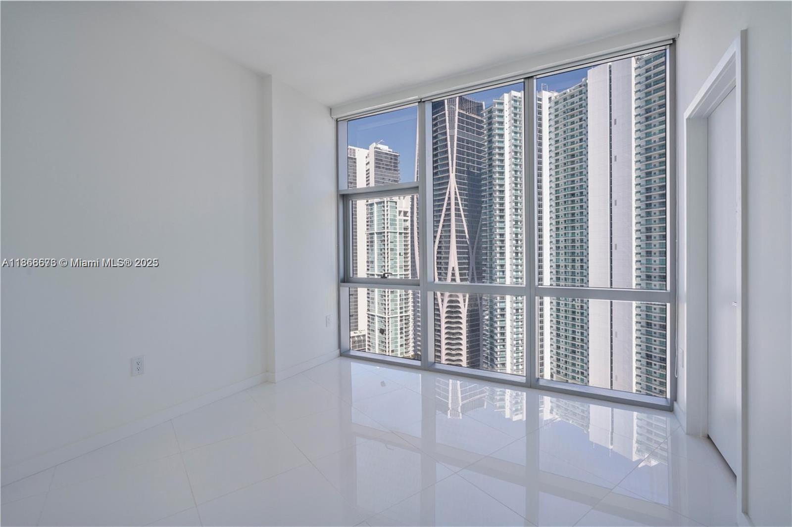 image Paramount Miami Worldcent11