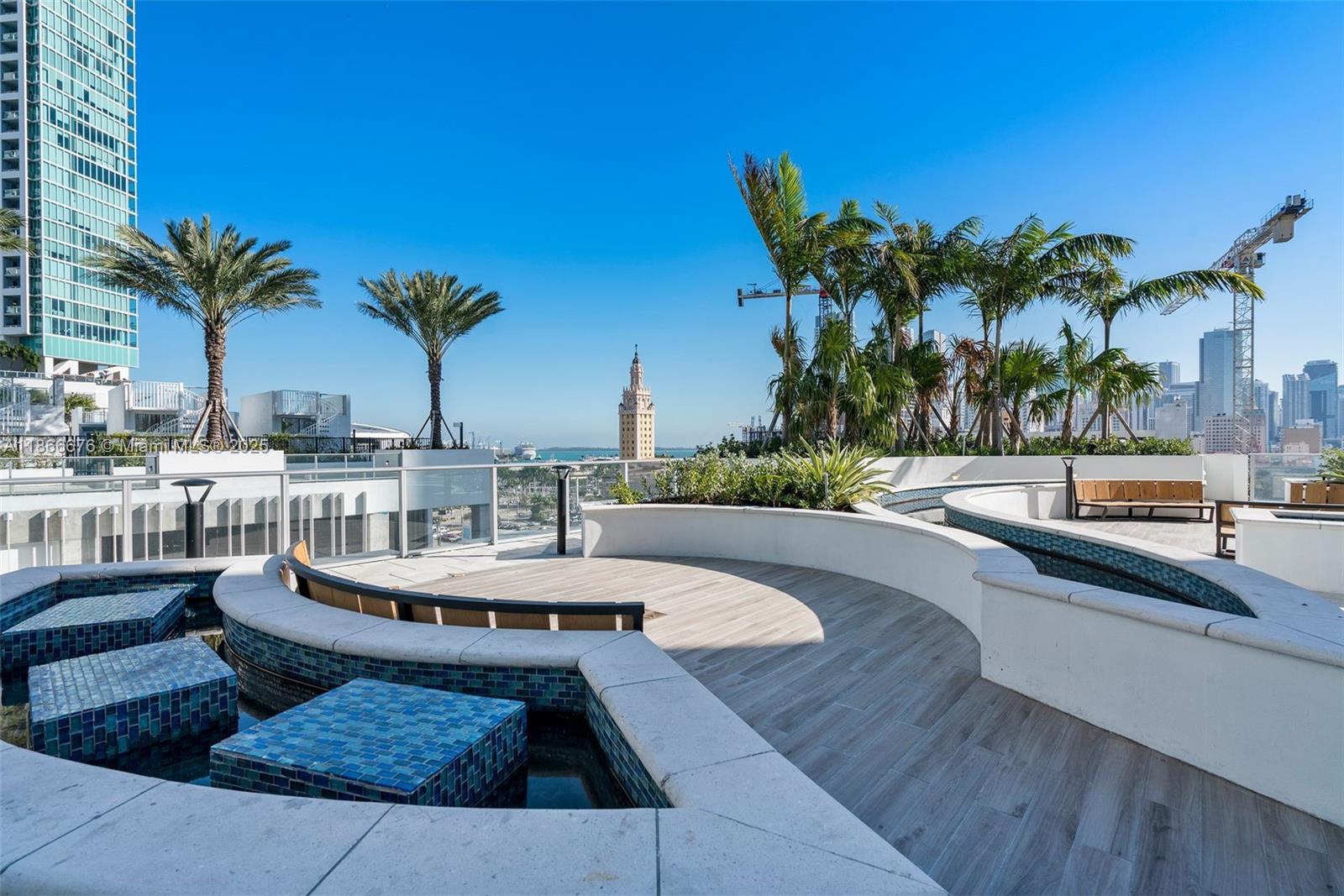 image Paramount Miami Worldcent36