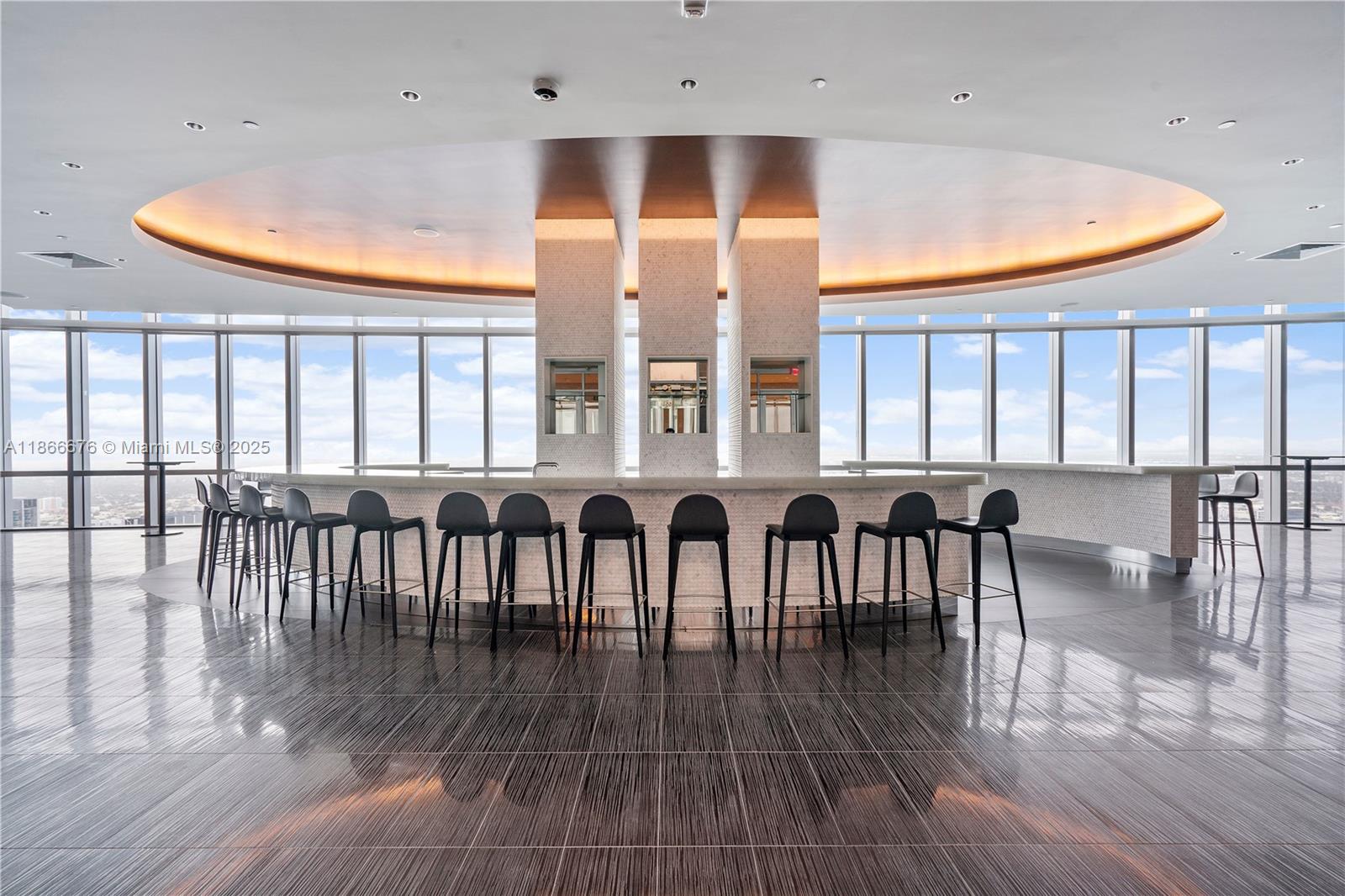 image Paramount Miami Worldcent40
