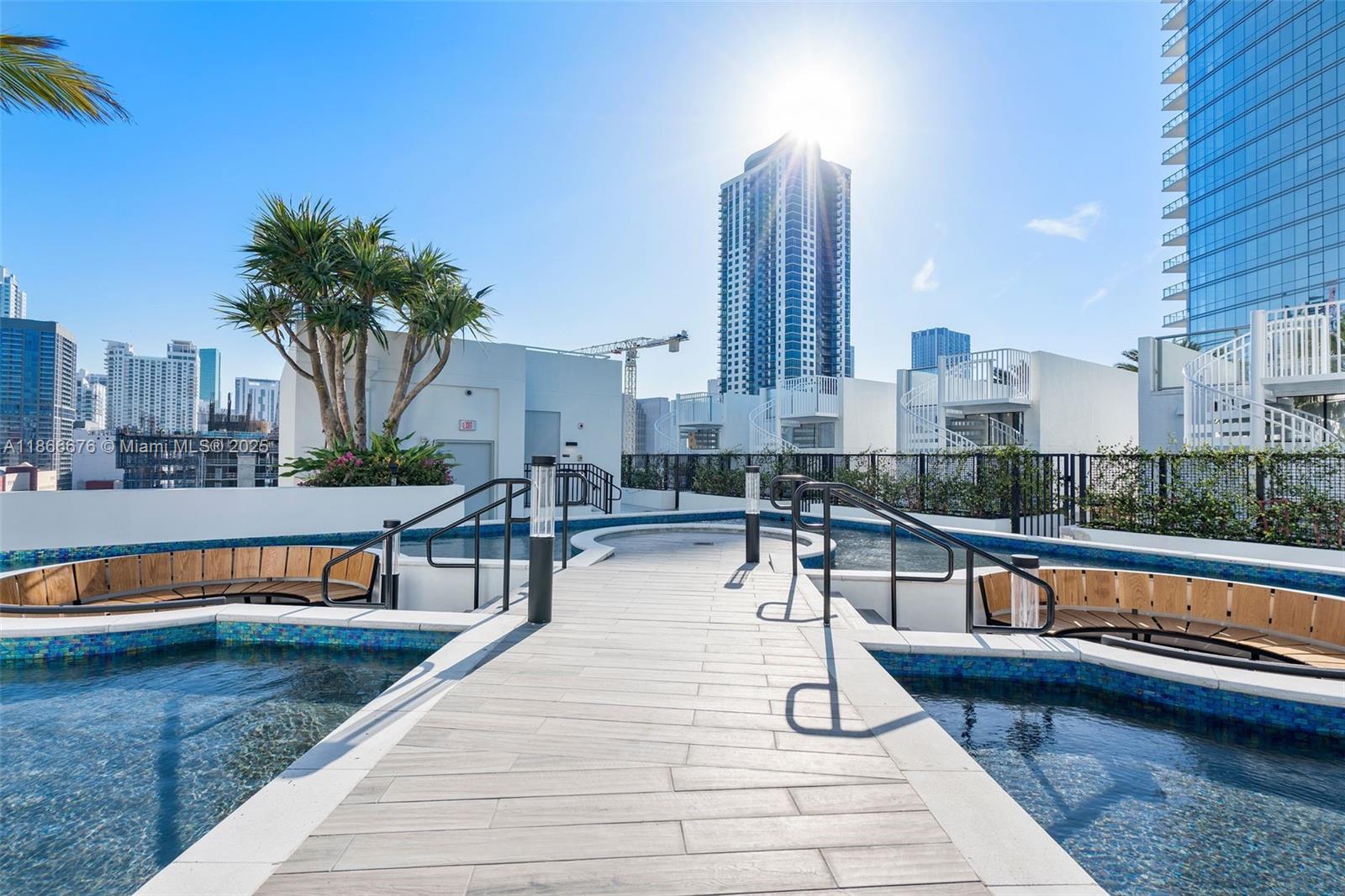 image Paramount Miami Worldcent43