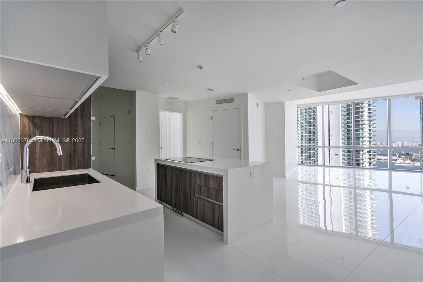 image Paramount Miami Worldcent4