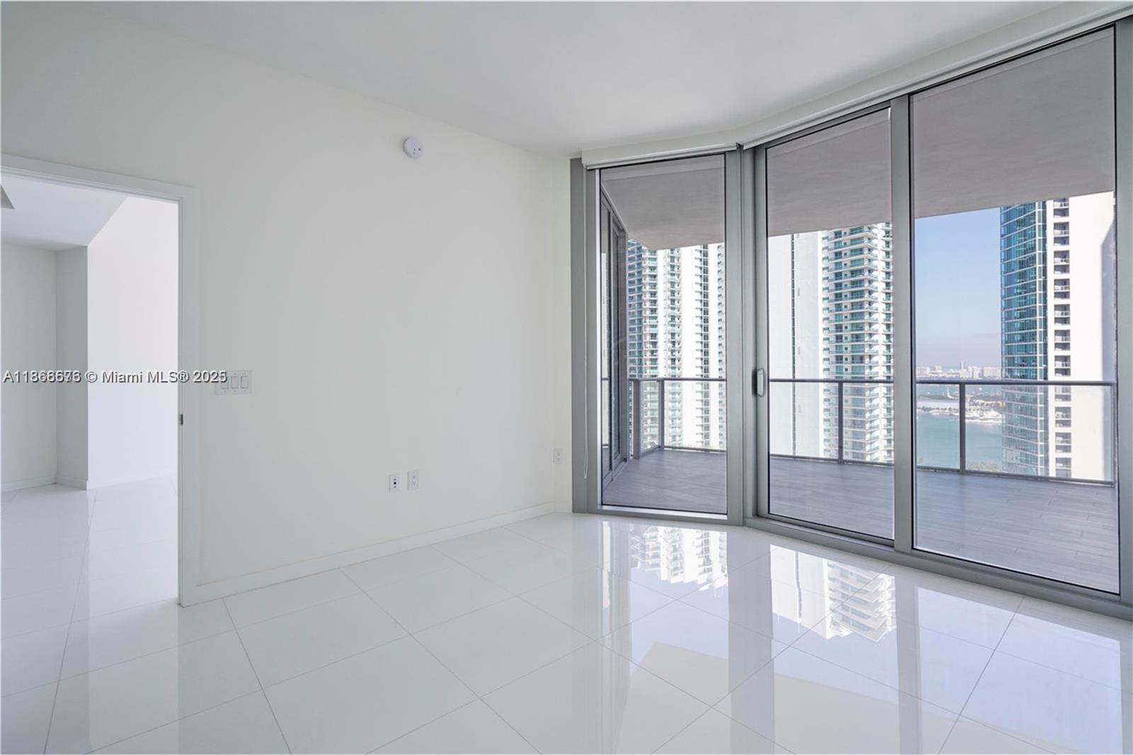 image Paramount Miami Worldcent7