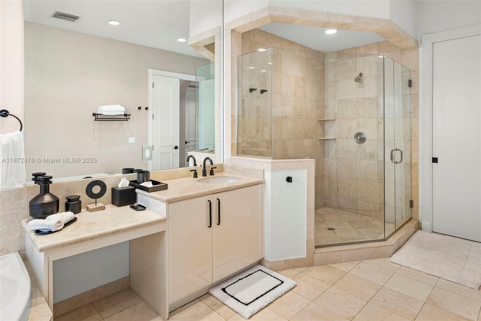 3802 NE 199th Ter #3802 Aventura, FL 33180