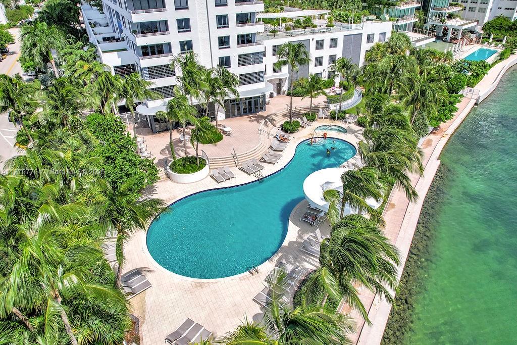image The Waverly8