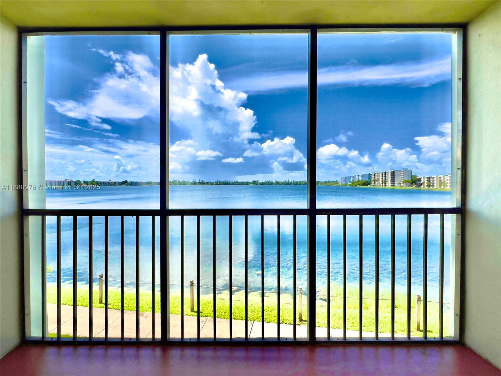 109 Lake Emerald Dr #209