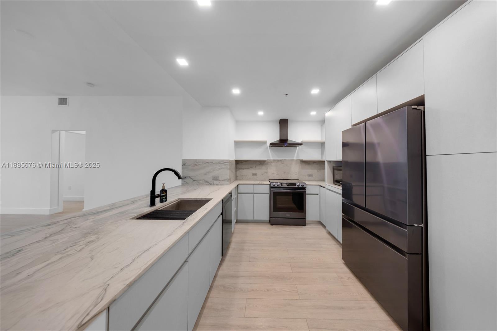 7901 Hispanola Ave #2007 North Bay Village, FL 33141