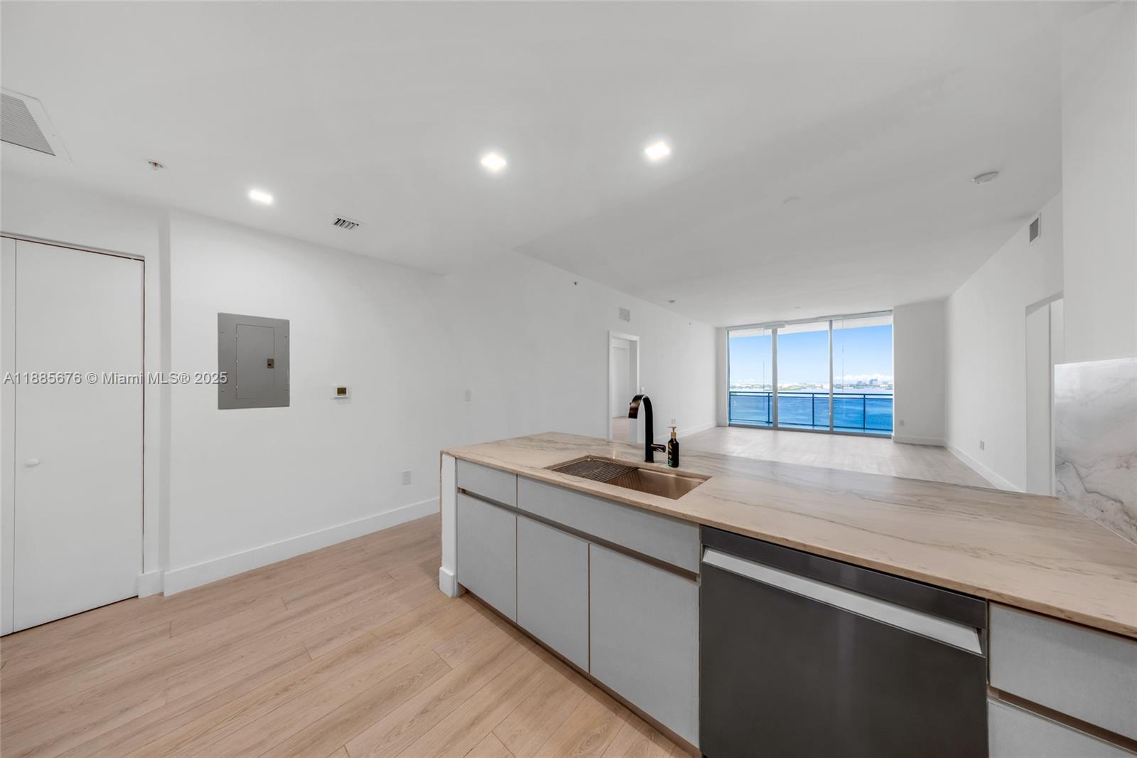 7901 Hispanola Ave #2007 North Bay Village, FL 33141