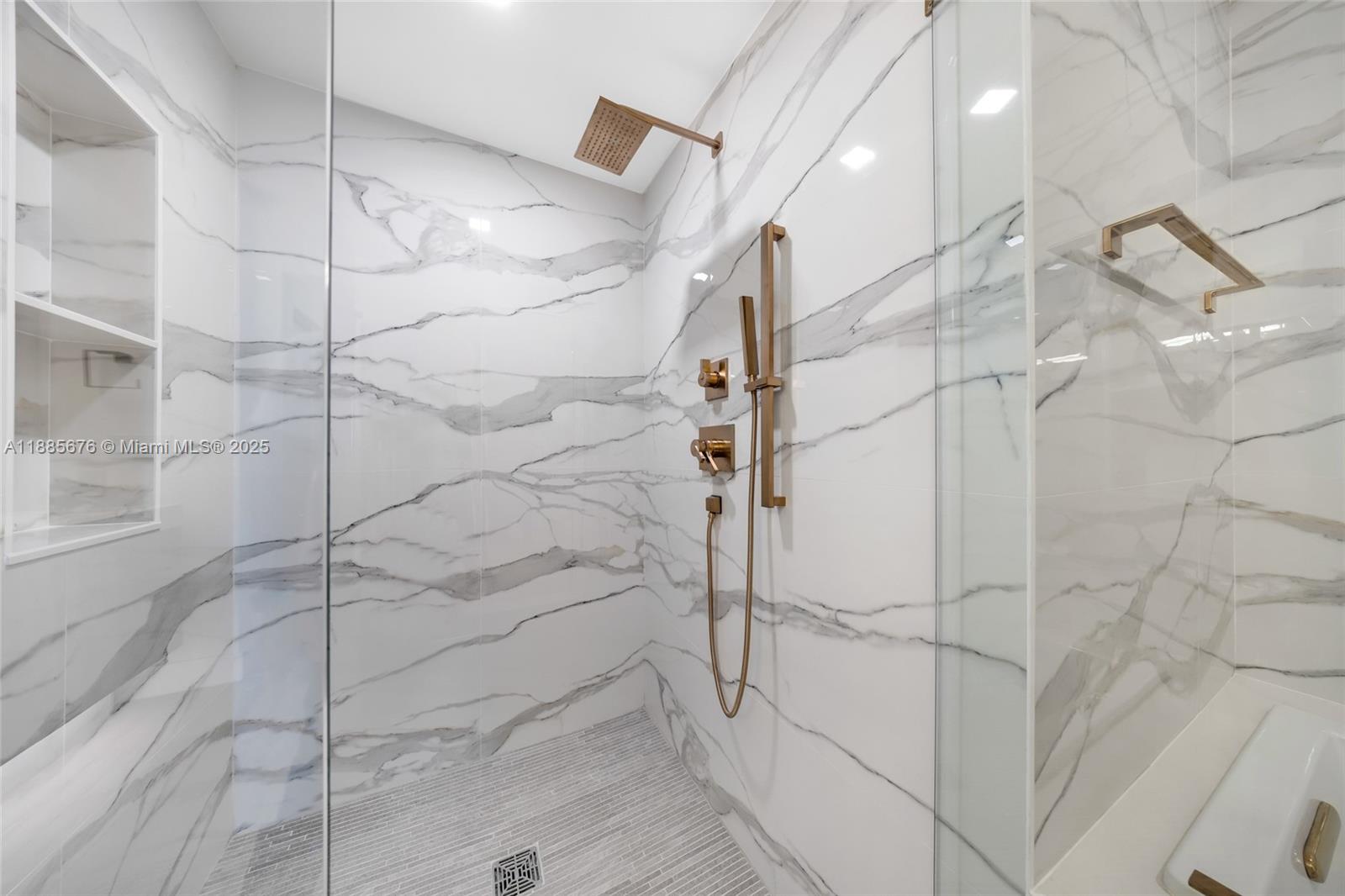 7901 Hispanola Ave #2007 North Bay Village, FL 33141