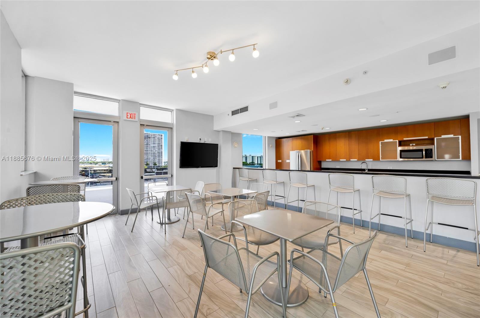 7901 Hispanola Ave #2007 North Bay Village, FL 33141