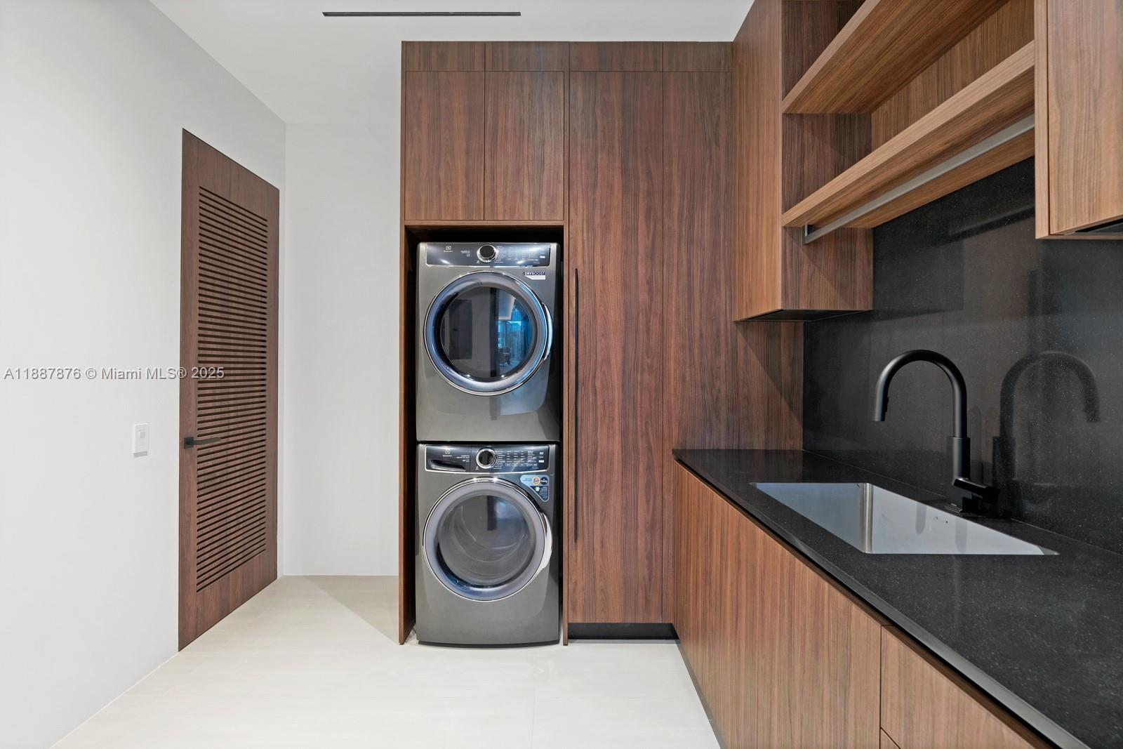 13225 Arch Crk Ter North Miami, FL 33181 13225 Arch Crk Ter North Miami, FL 33181