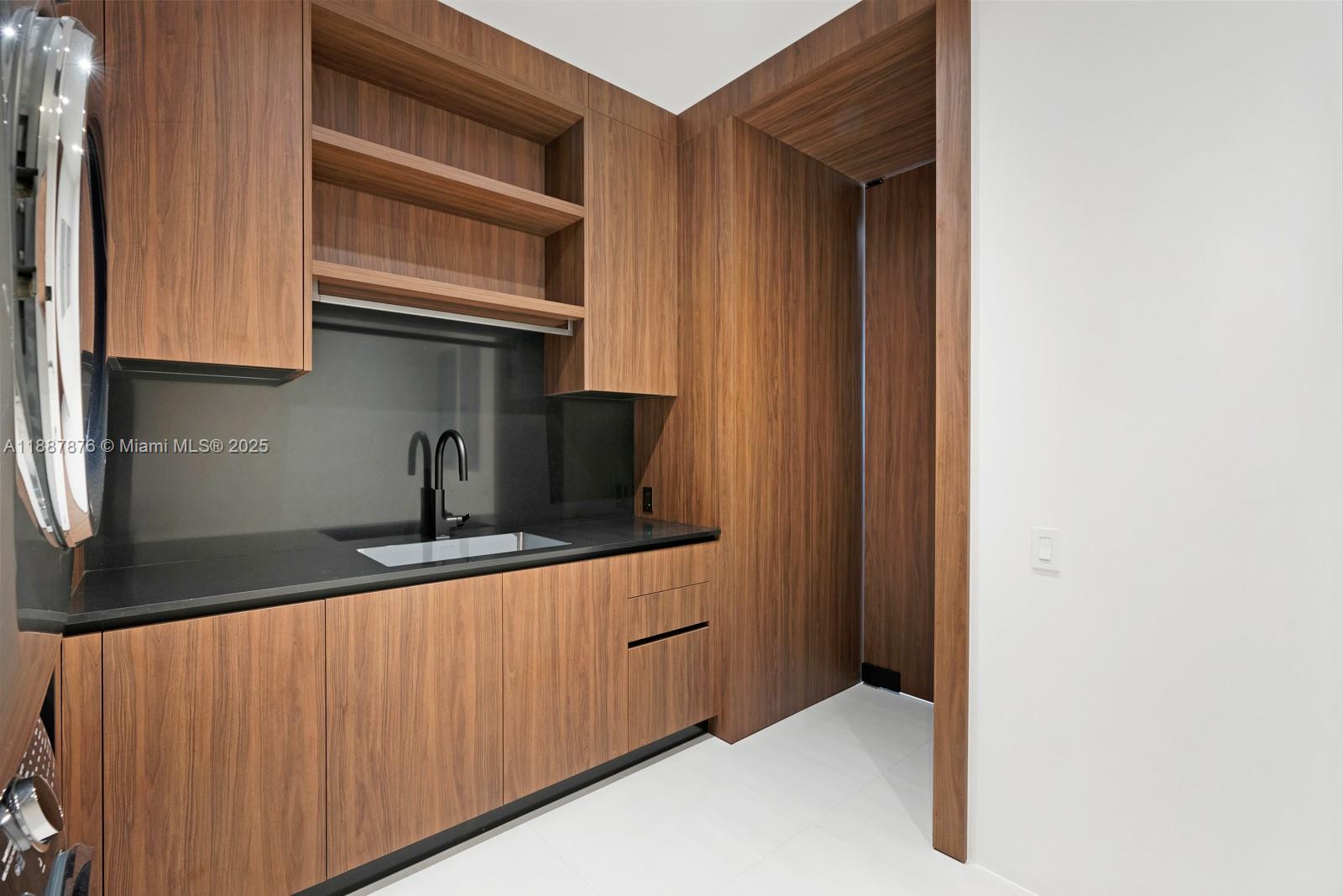 13225 Arch Crk Ter North Miami, FL 33181 13225 Arch Crk Ter North Miami, FL 33181