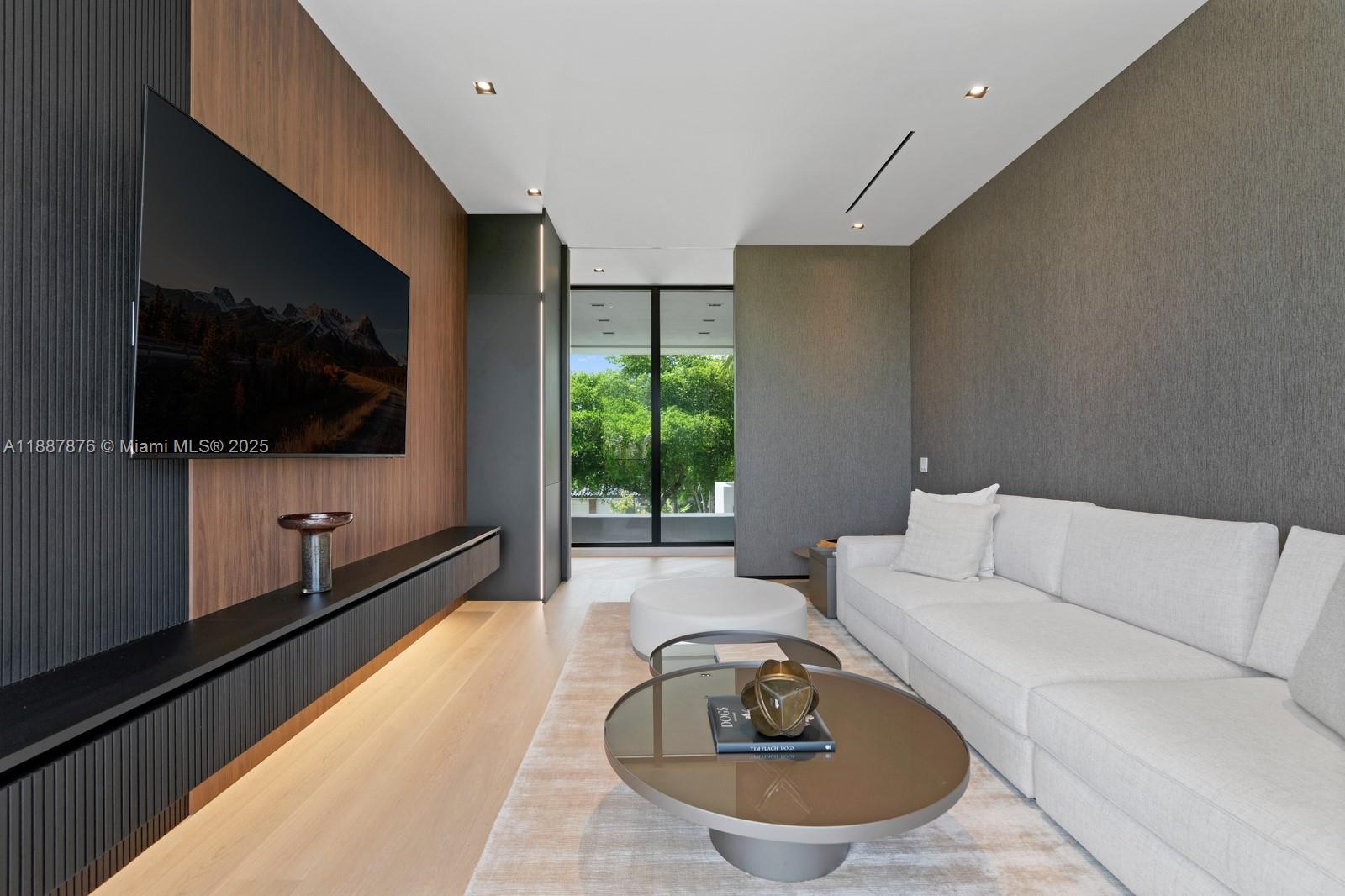 13225 Arch Crk Ter North Miami, FL 33181 13225 Arch Crk Ter North Miami, FL 33181