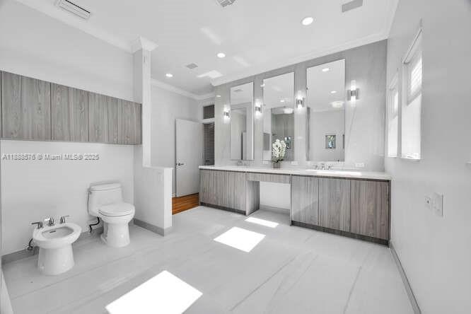 621 N Mashta Dr Key Biscayne, FL 33149