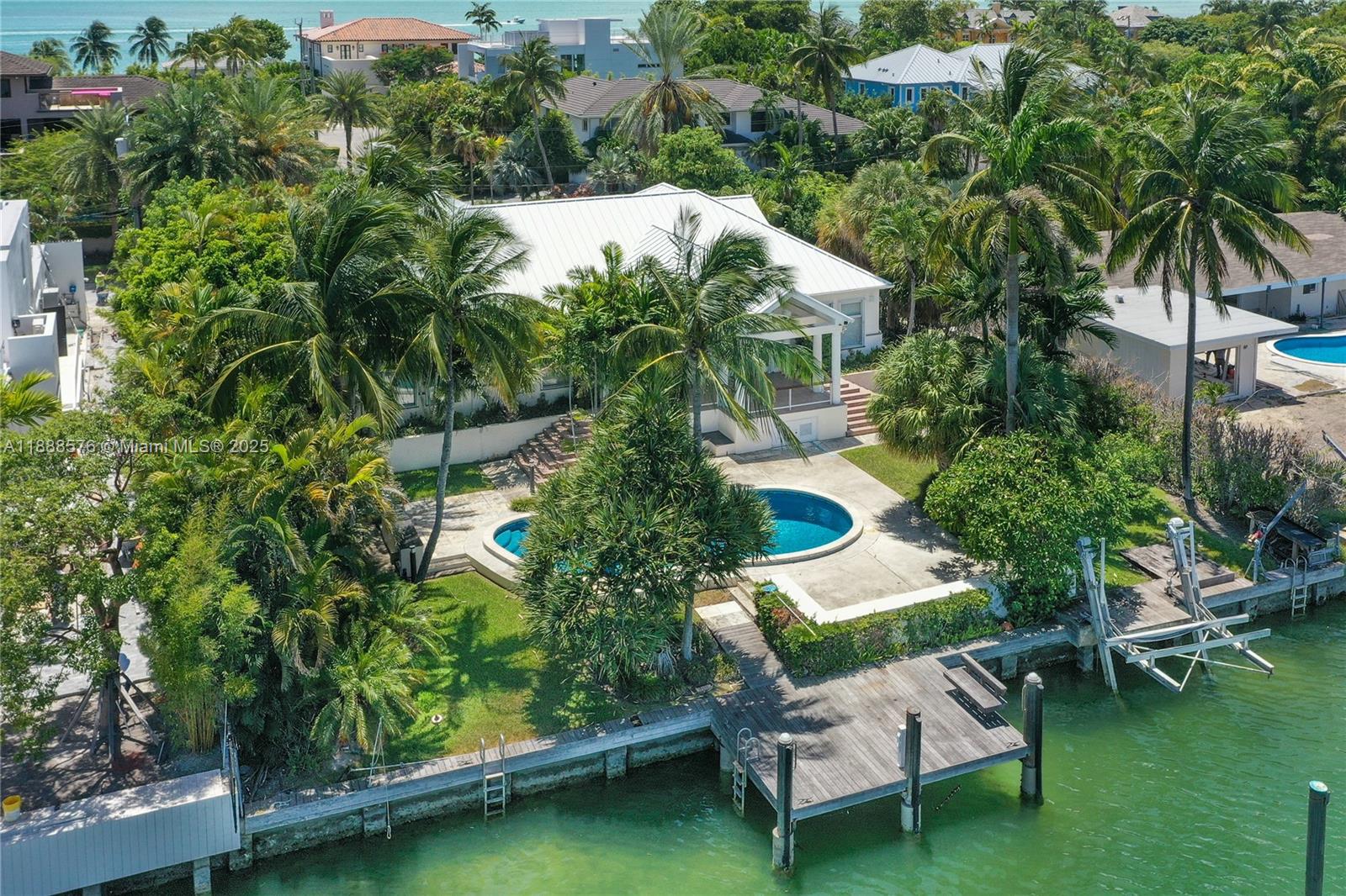 621 N Mashta Dr Key Biscayne, FL 33149 621 N Mashta Dr Key Biscayne, FL 33149