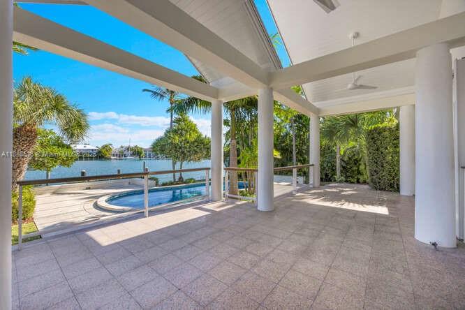 621 N Mashta Dr Key Biscayne, FL 33149