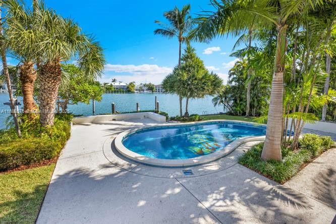 621 N Mashta Dr Key Biscayne, FL 33149