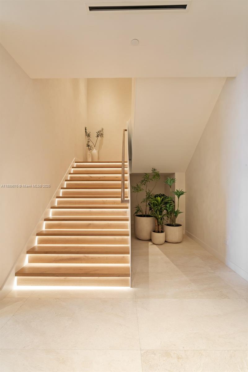 18501 Collins Ave #2301 Sunny Isles Beach, FL 33160