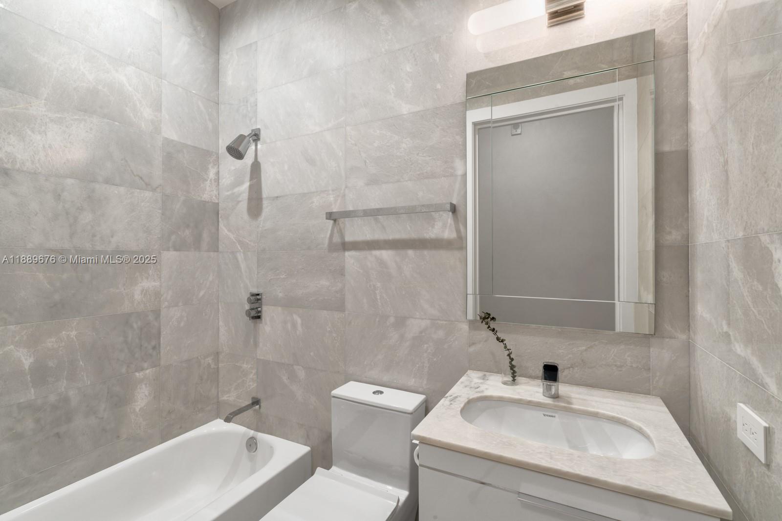 18501 Collins Ave #2301 Sunny Isles Beach, FL 33160