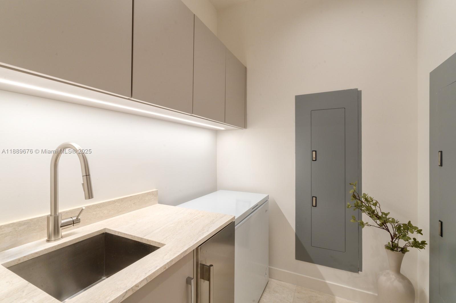 18501 Collins Ave #2301 Sunny Isles Beach, FL 33160