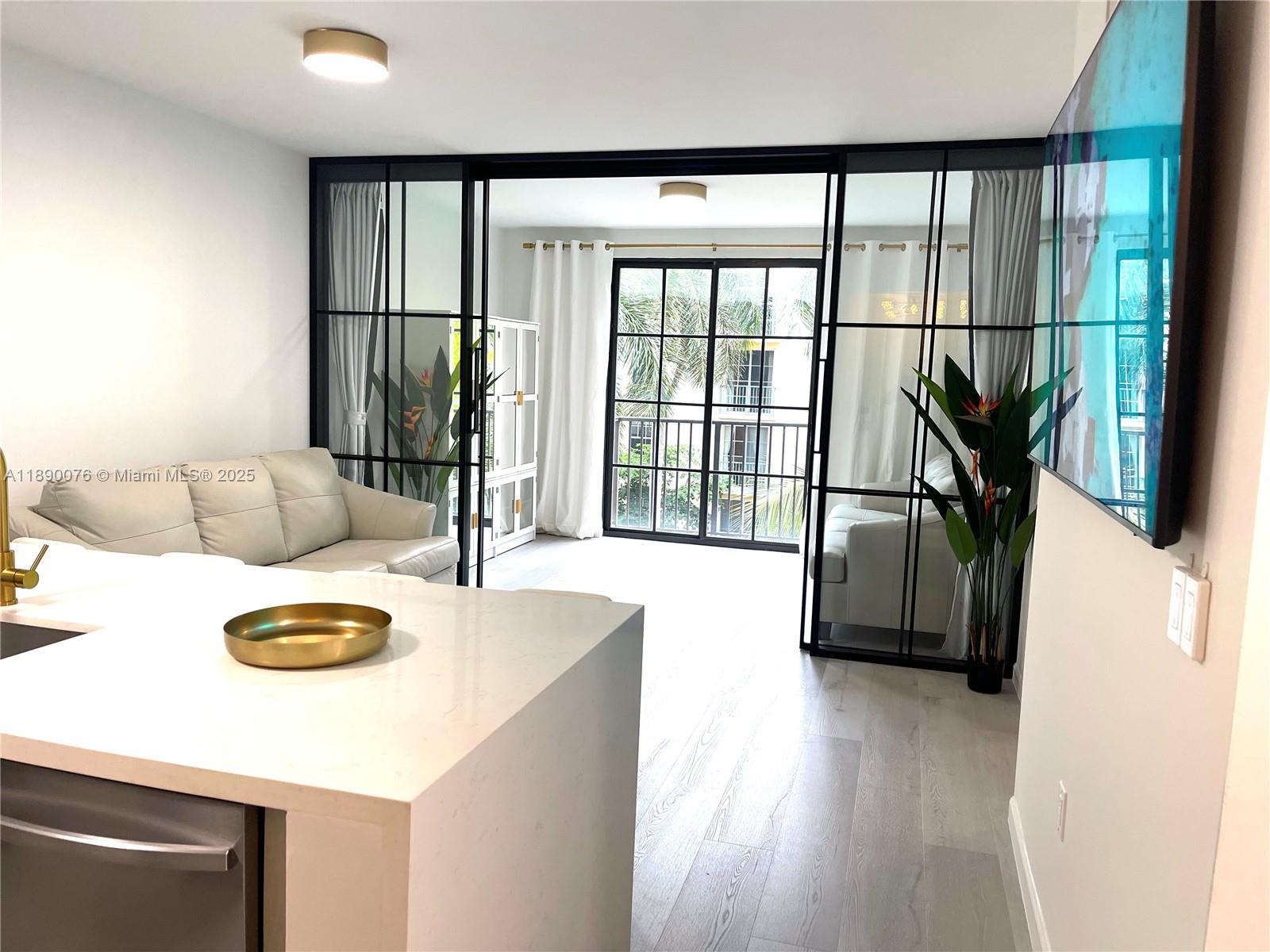 630 S Sapodilla Ave #403