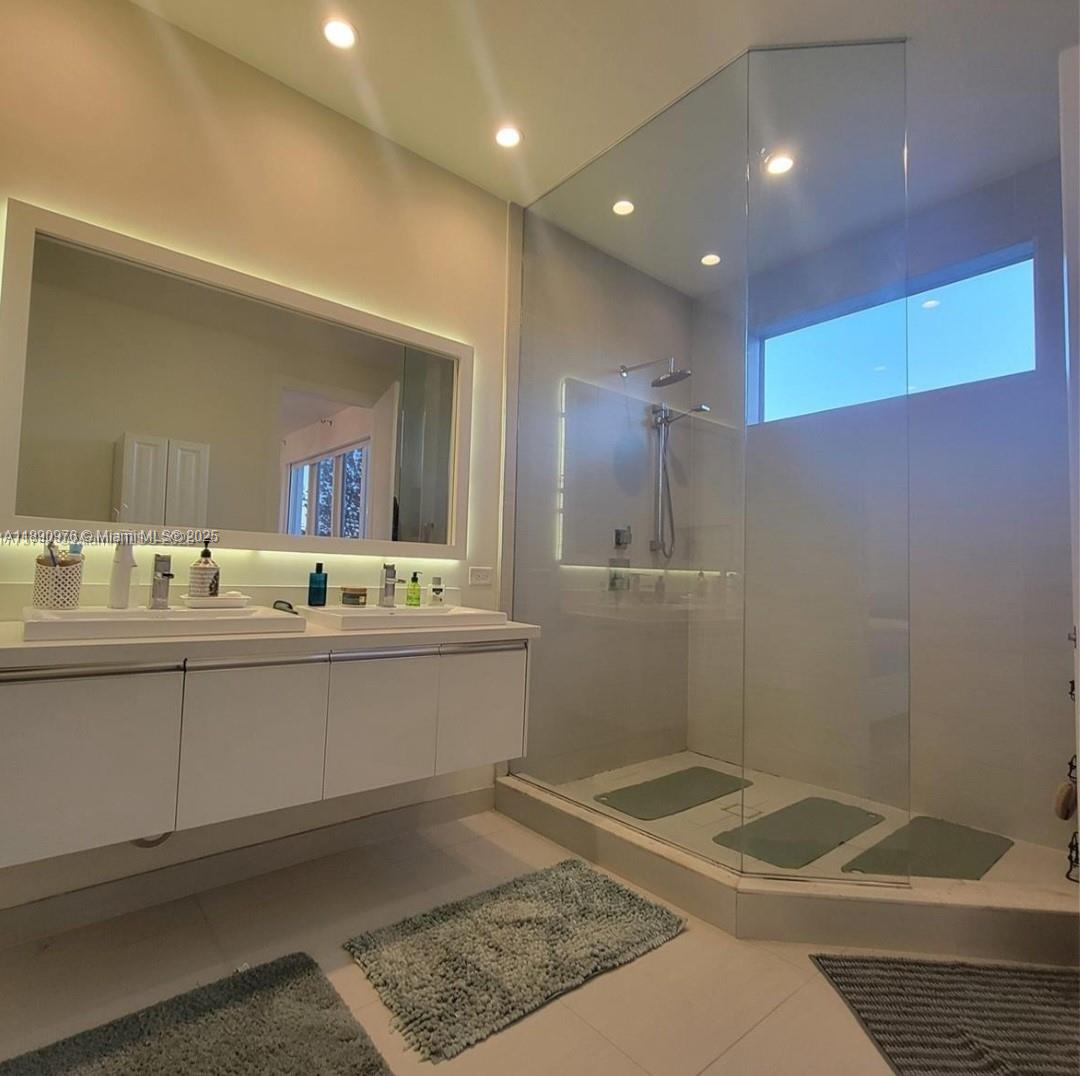 6422 NW 105th Pl Doral, FL 33178