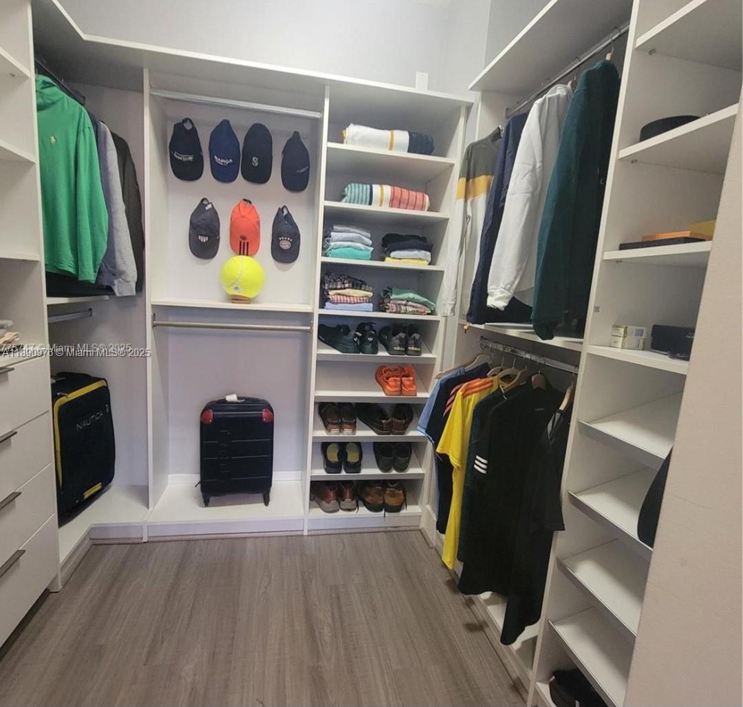 6422 NW 105th Pl Doral, FL 33178