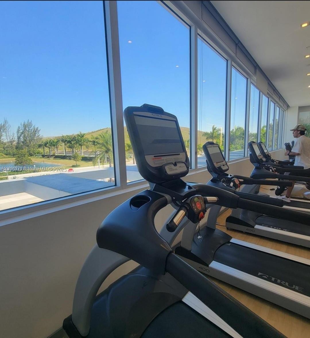 6422 NW 105th Pl Doral, FL 33178