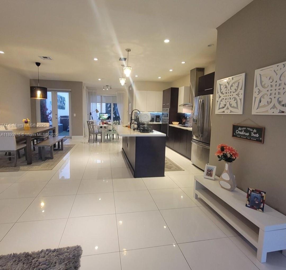 6422 NW 105th Pl Doral, FL 33178