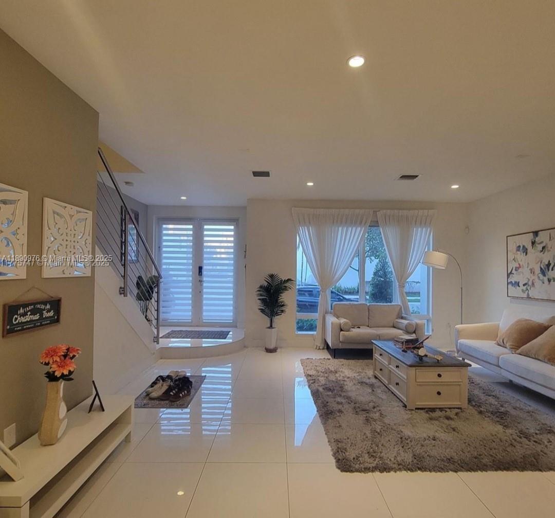 6422 NW 105th Pl Doral, FL 33178