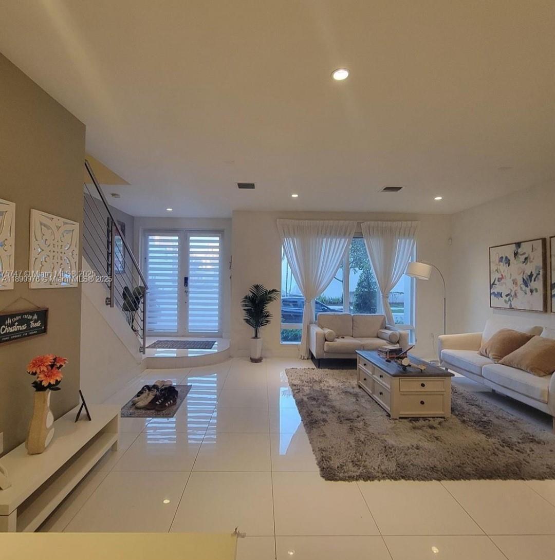 6422 NW 105th Pl Doral, FL 33178