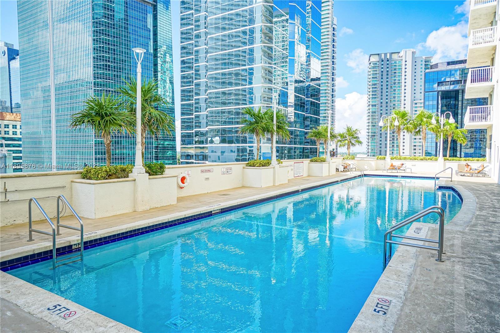 image The Club At Brickell Bay37
