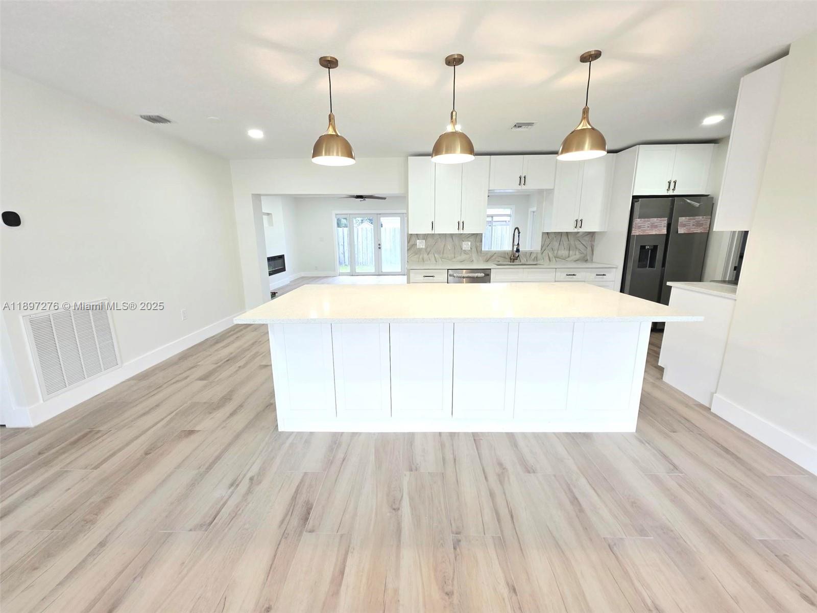 5713 NE 17th Ter