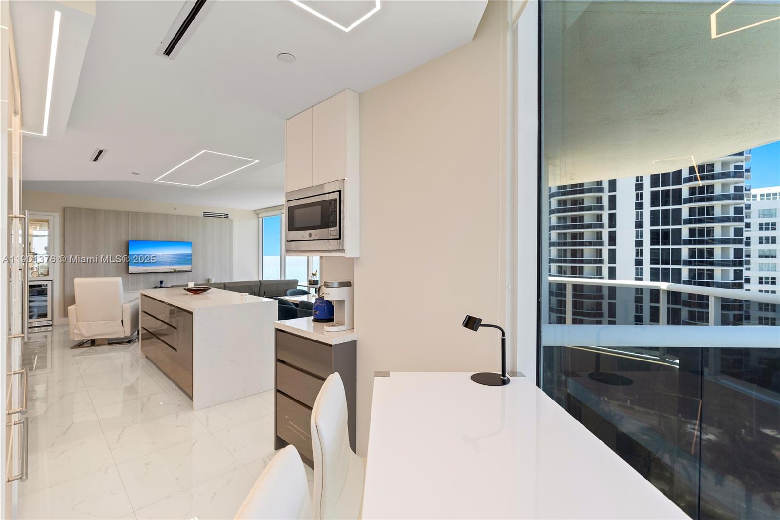 4779 Collins Ave #1205 Miami Beach, FL 33140