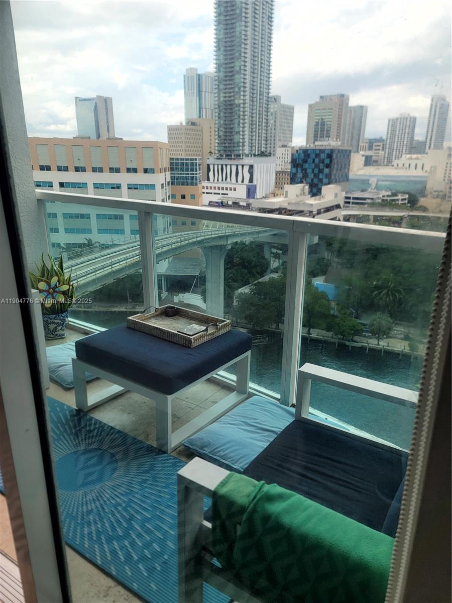 image Brickell on the River North1