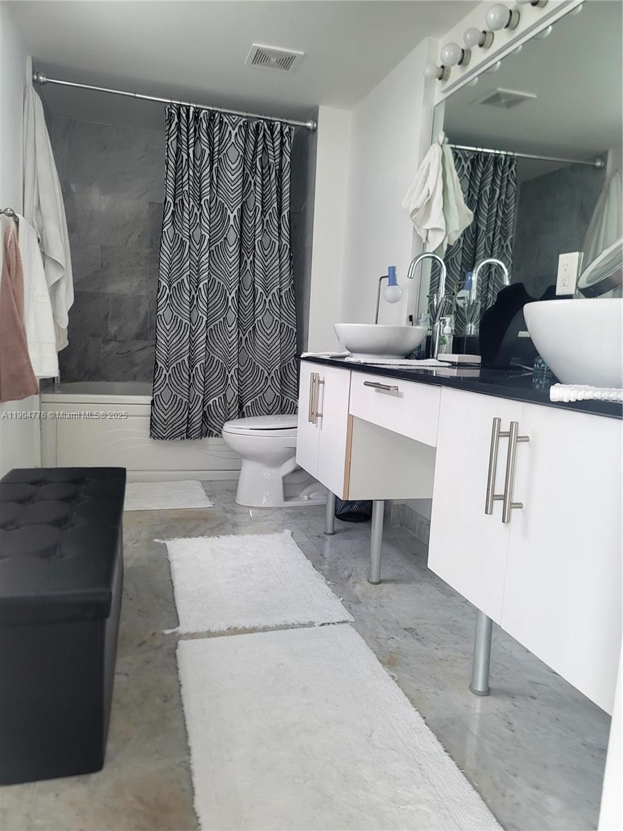 image Brickell on the River North3