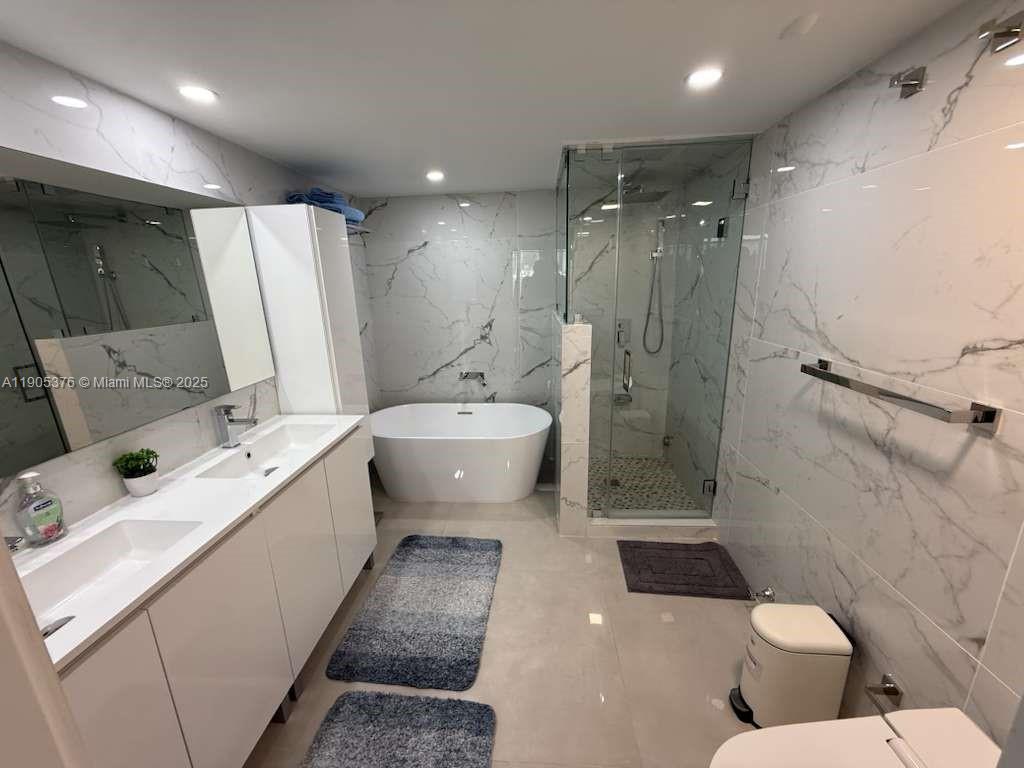 1717 N Bayshore Dr #A-1840 Miami, FL 33132