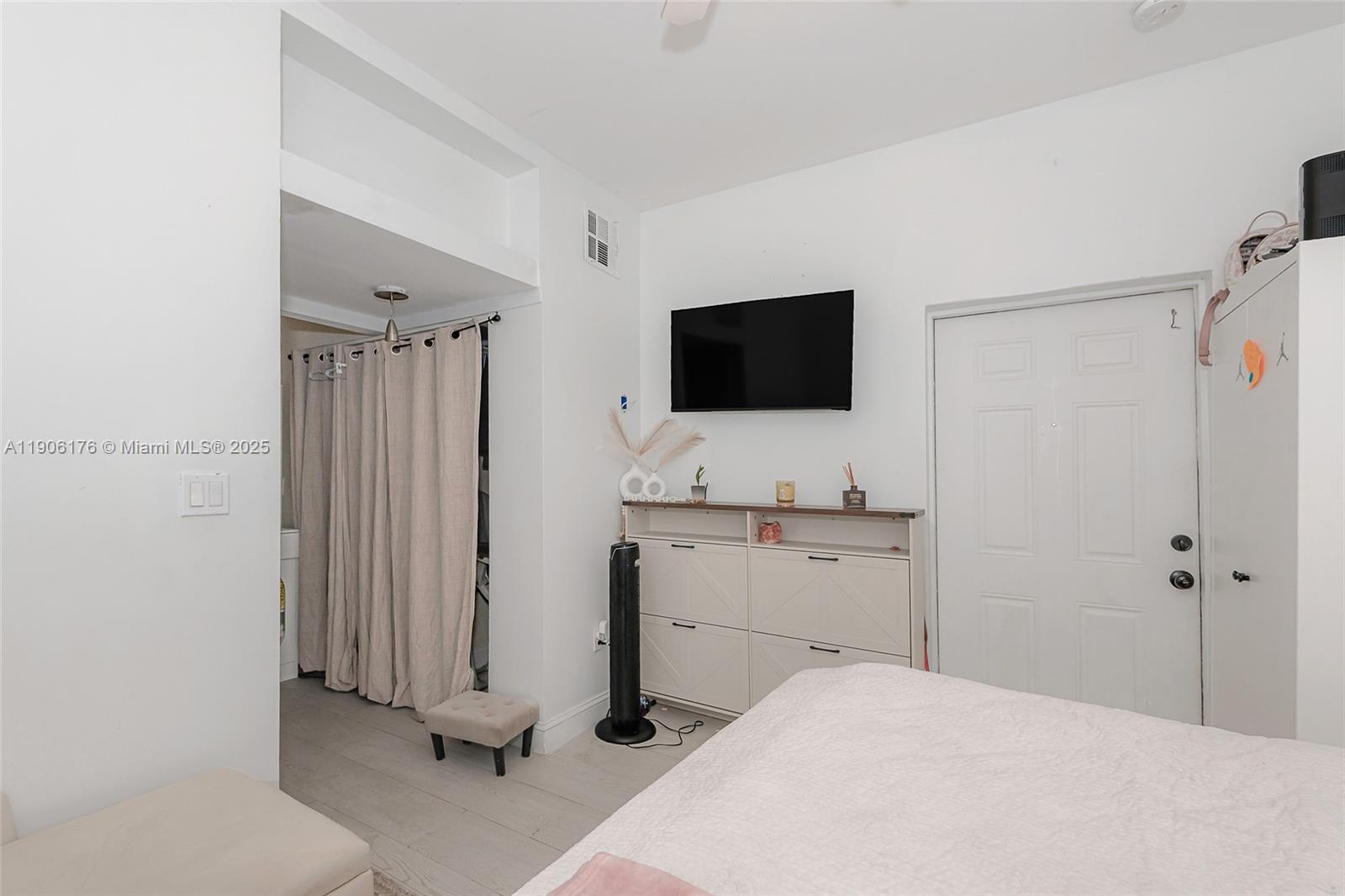 4028 NW 23rd Ct Miami, FL 33142