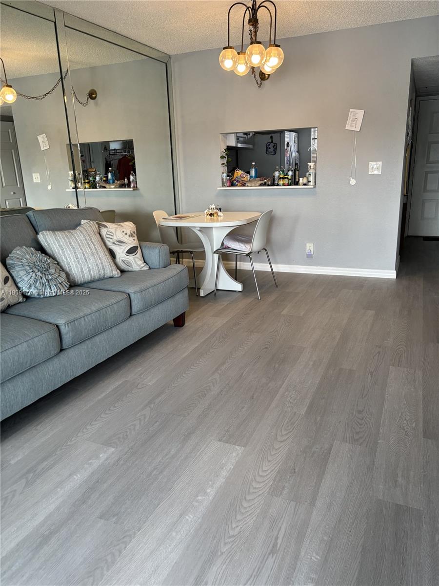 5501 Lakeside Dr #104