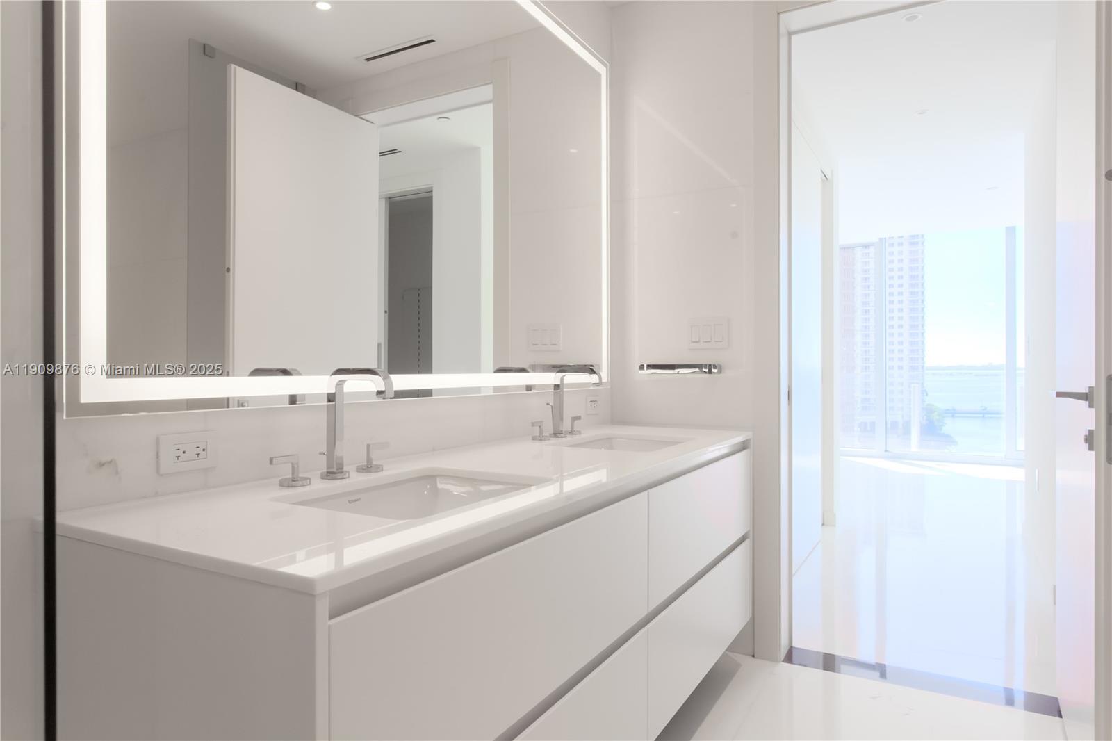 300 Biscayne Blvd Way #1003 Miami, FL 33131