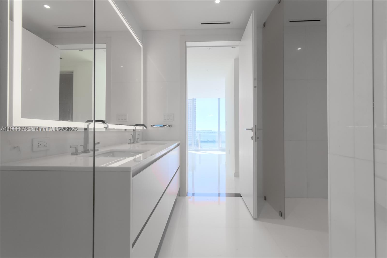 300 Biscayne Blvd Way #1003 Miami, FL 33131