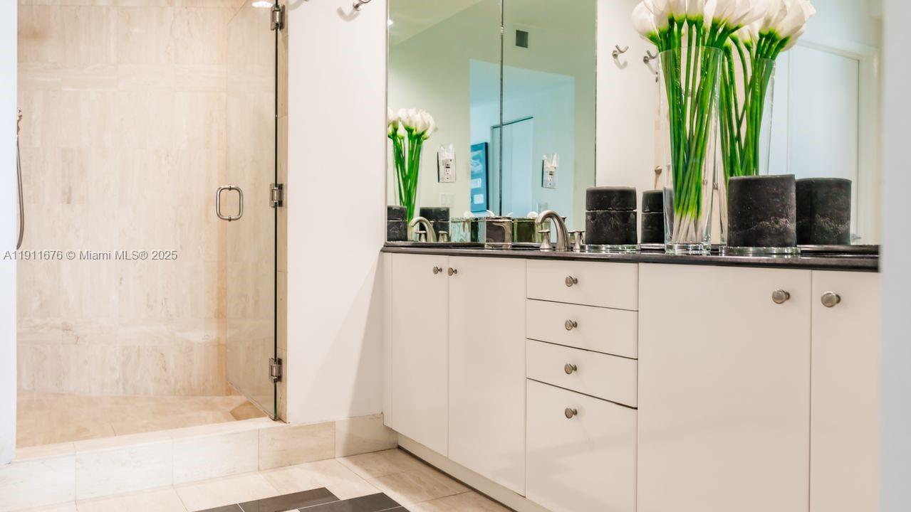 300 S Pointe Dr #3506 Miami Beach, FL 33139