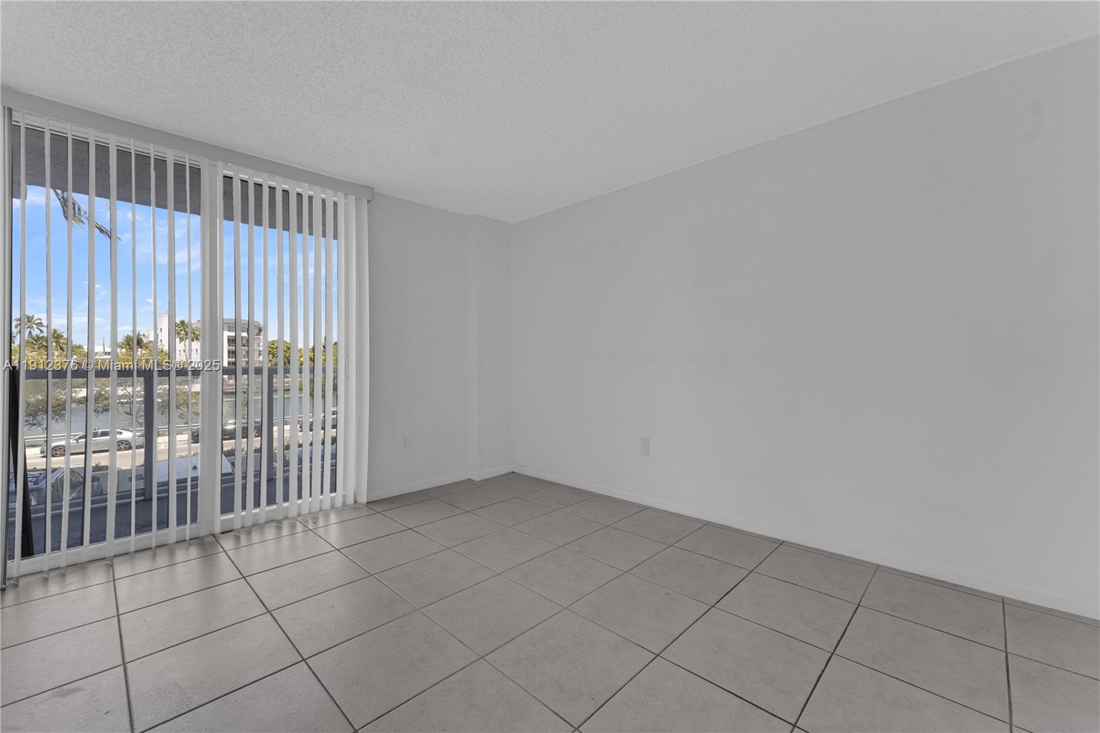 2457 Collins Ave #201 Miami Beach, FL 33140