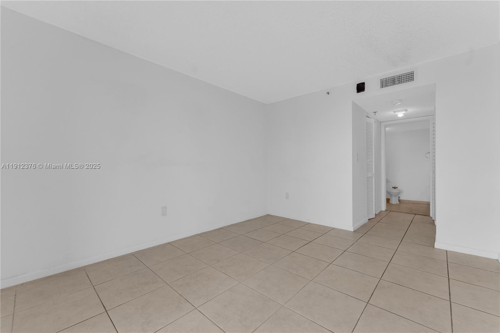 2457 Collins Ave #201 Miami Beach, FL 33140