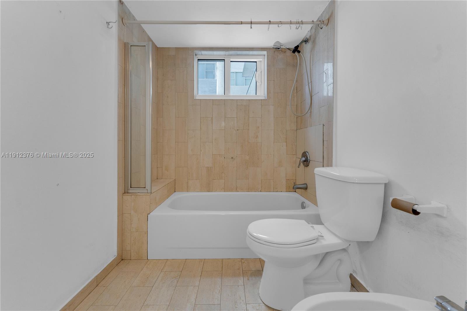 2457 Collins Ave #201 Miami Beach, FL 33140