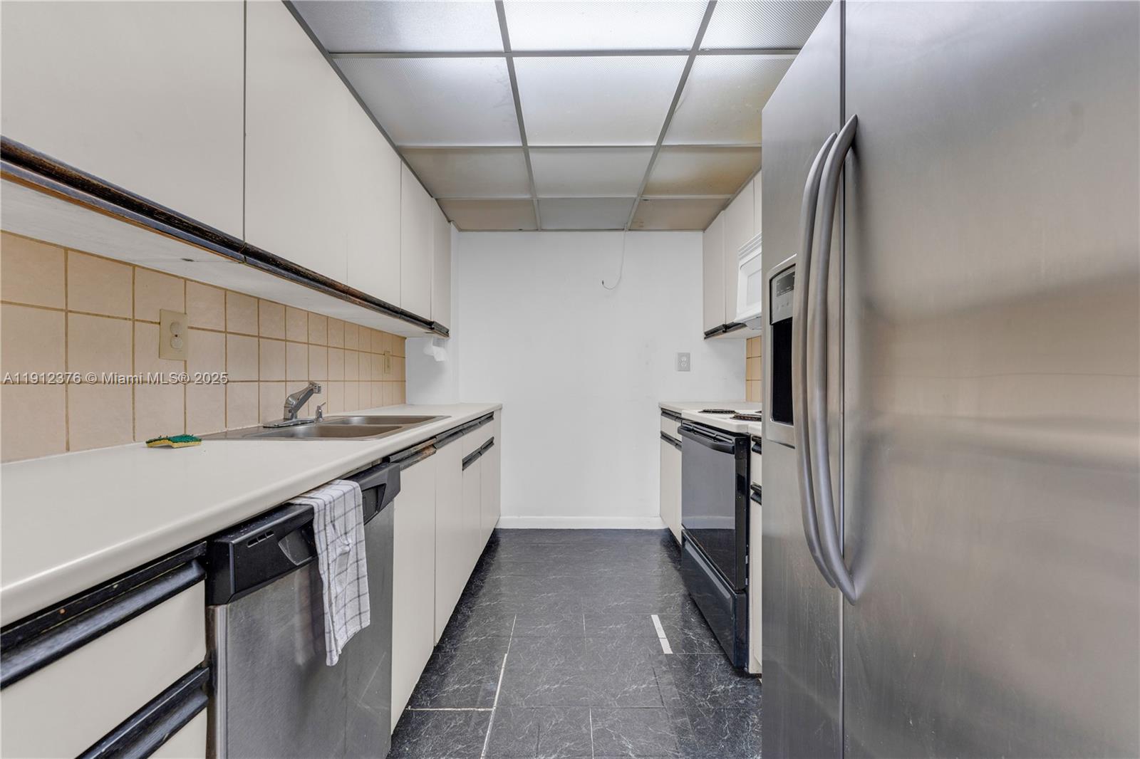 2457 Collins Ave #201 Miami Beach, FL 33140