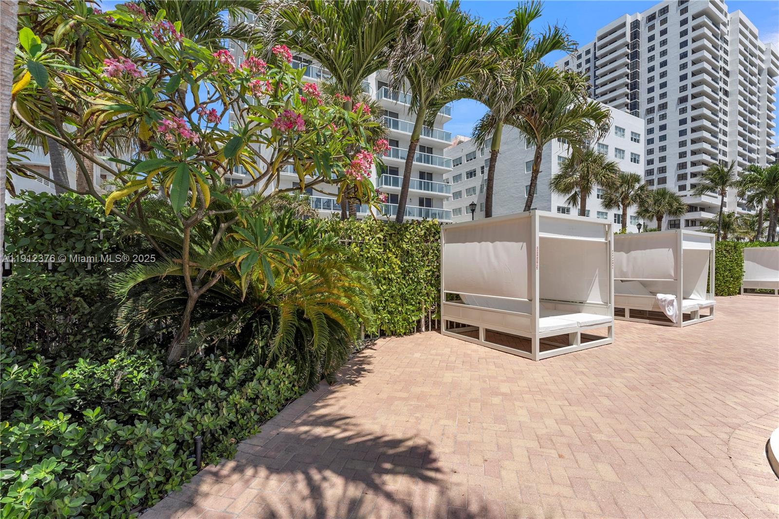 2457 Collins Ave #201 Miami Beach, FL 33140