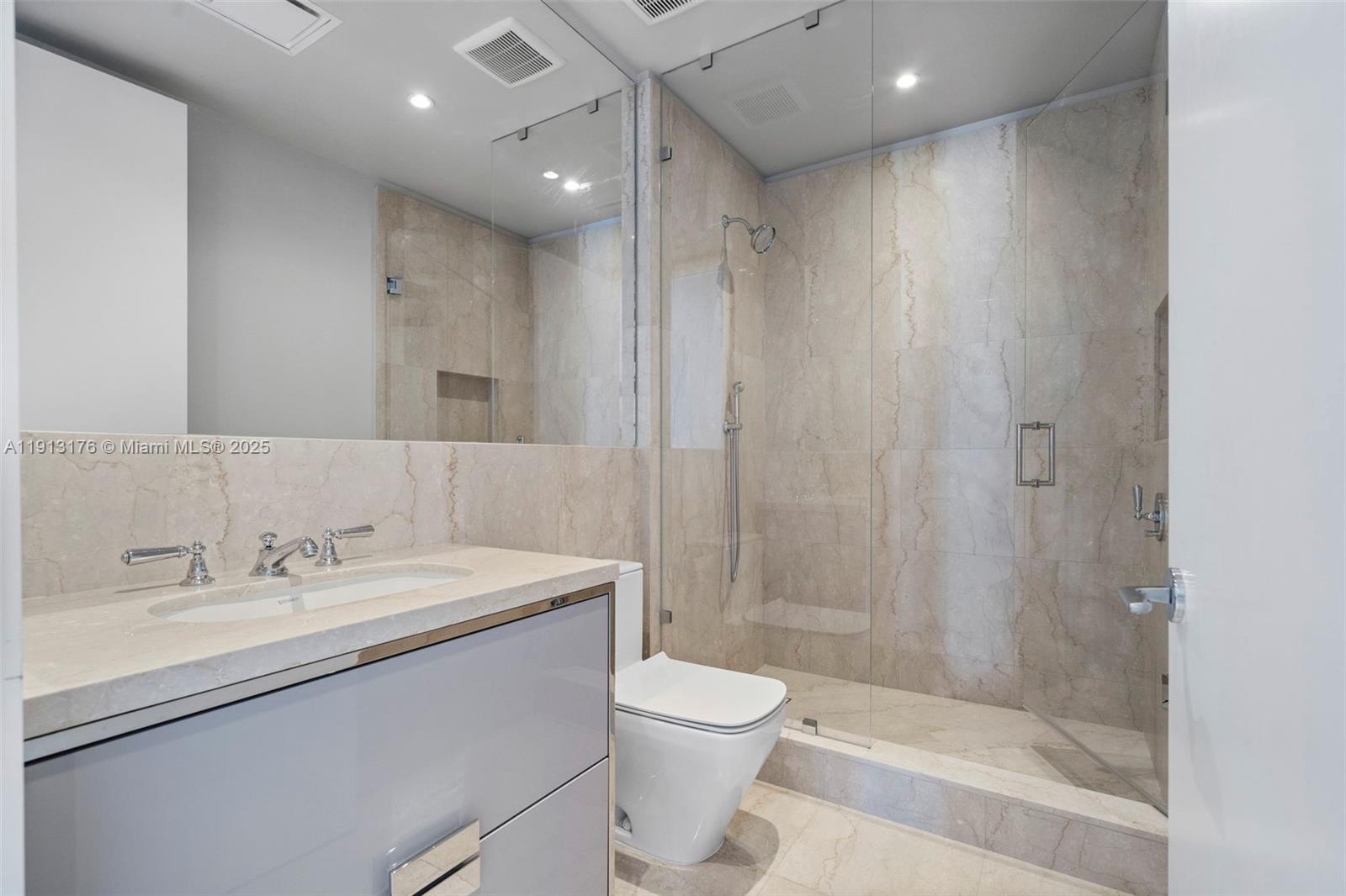 15701 Collins Ave #4701 Sunny Isles Beach, FL 33160