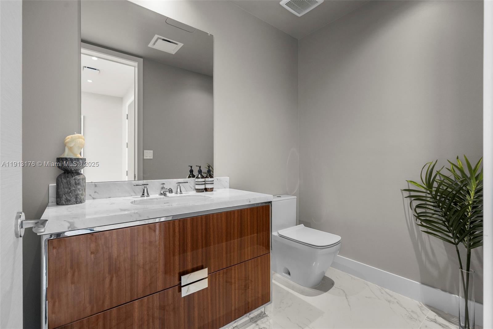 15701 Collins Ave #4701 Sunny Isles Beach, FL 33160