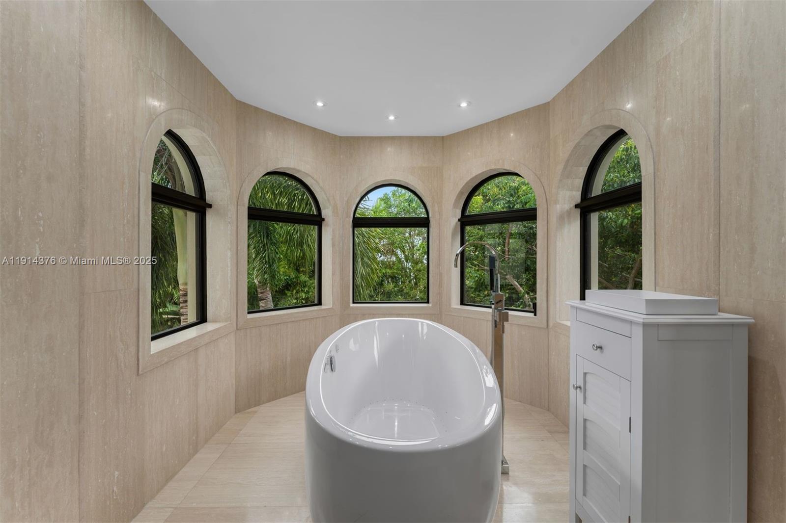 320 Atlantic Rd Key Biscayne, FL 33149